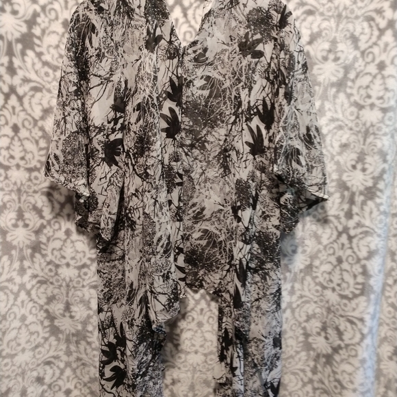 V Back Kimono by Say What? - Picture 2 of 2